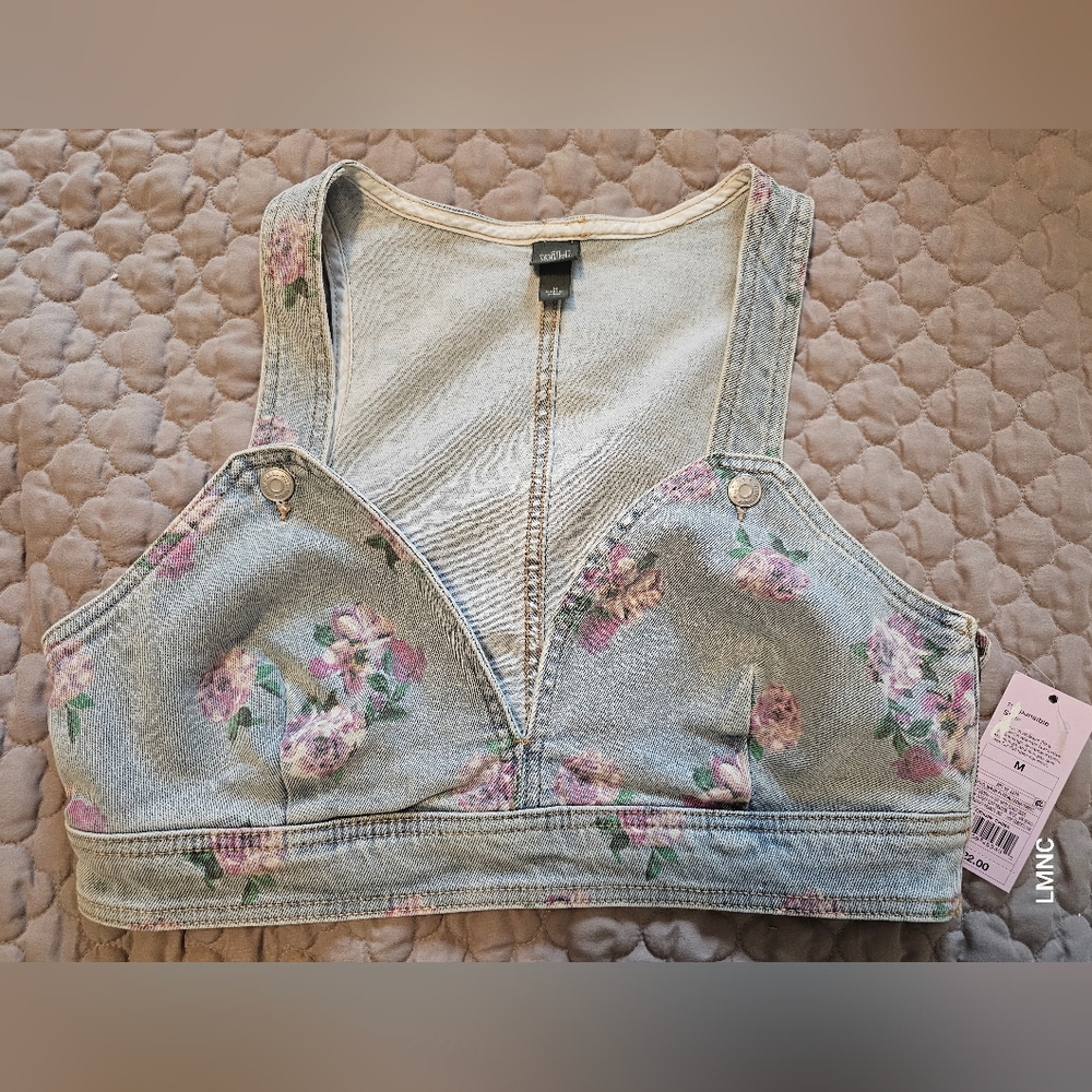 Wild Fable Women's Cropped  Denim Vest. Side zipper. New, with and without tags.